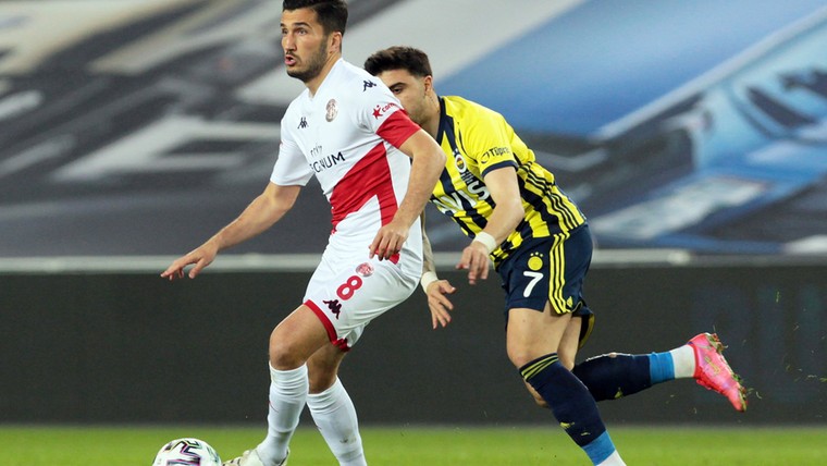 Antalyaspor stunt: Nuri Sahin naast aanvoerder nu ook hoofdtrainer