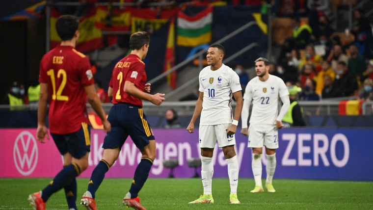 Goal Mbappé wekt woede in Spanje: 'Ridicule VAR-interpretatie'