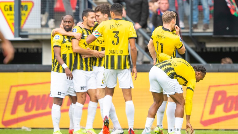 Geen hands en geen achterbal: Vitesse-goal zorgt voor discussie
