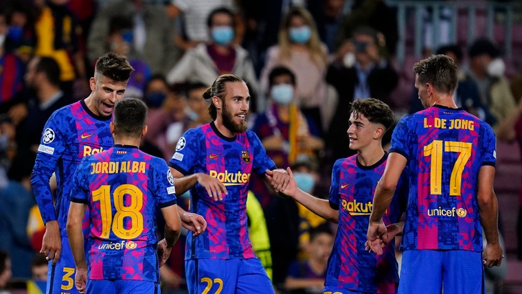 Pover Barcelona dankt Piqué en leeft nog na dramatische CL-start