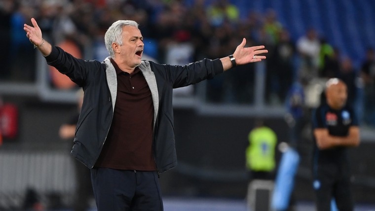 Mourinho pakt rood, maar krijgt wat hij wil in topper tegen Napoli
