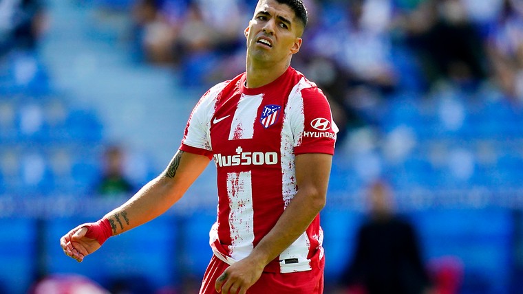 Onhandige actie Suárez breekt Atlético Madrid lelijk op