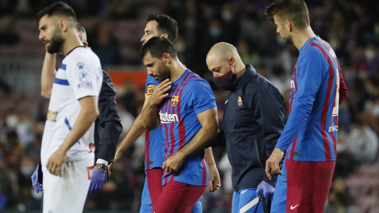 Agüero laat door pijn op de borst Barça schrikken: 'Hij was duizelig'