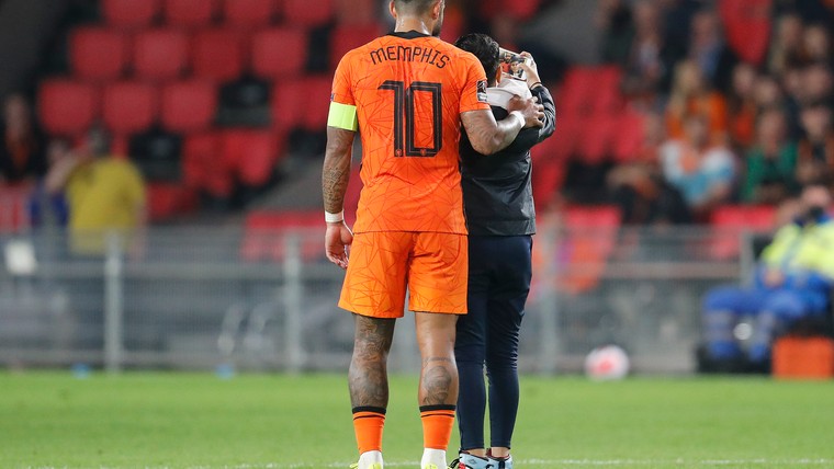 FIFA legt KNVB mede vanwege fan die selfie maakte met Memphis boete op