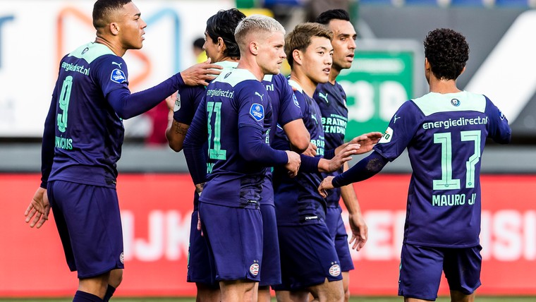 Gehavend PSV voert in Sittard druk op Ajax op