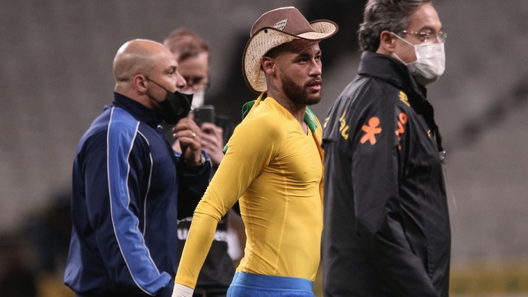 Vurig pleidooi tegen geblesseerde Neymar: 'Maar wel dansen met cowboyhoed op'