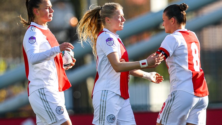 Ajax Vrouwen lost Feyenoord af als nummer twee, late domper PSV