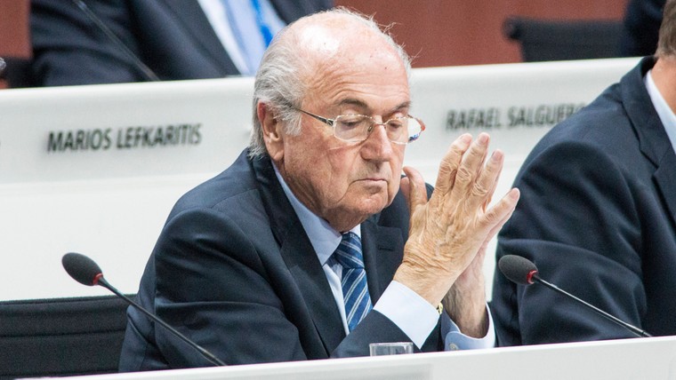 Blatter noemt WK in Qatar 'een grote fout' en wijst op Franse 'interventie'