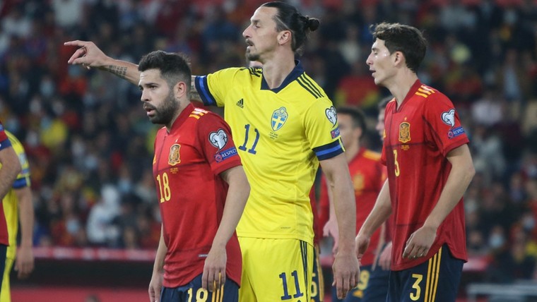 Geschorste Zlatan verklaart beuk aan Azpilicueta: 'Ik zou het zo weer doen'