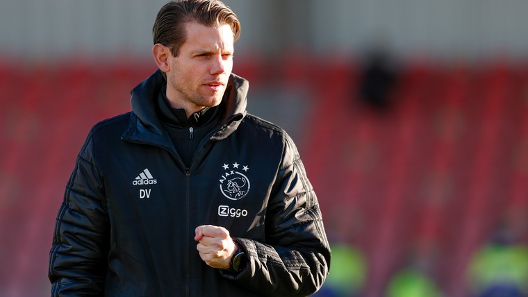Van Bronckhorst neemt trainer Ajax Onder-18 mee naar Rangers