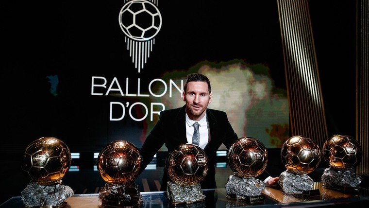 Messi troeft Lewandowski af en schrijft historie met zevende Gouden Bal