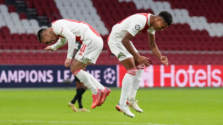 Ajax niet te houden: Neres en Berghuis zorgen voor goal 8 en 9 tegen Sporting