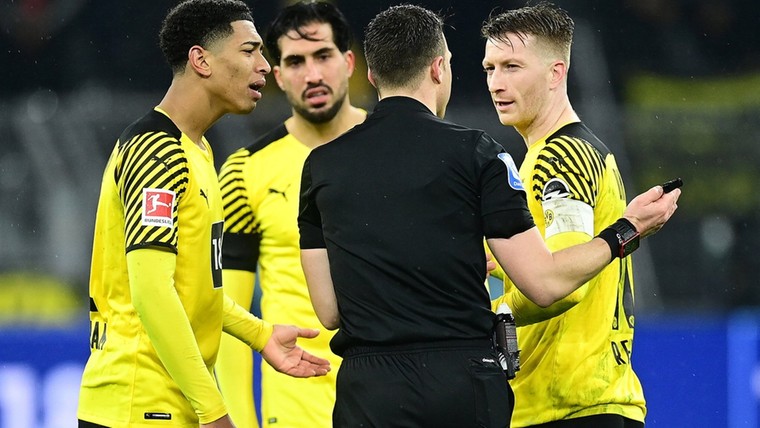 Dortmund-baas roept scheidsrechter tot de orde na uithaal richting Bellingham
