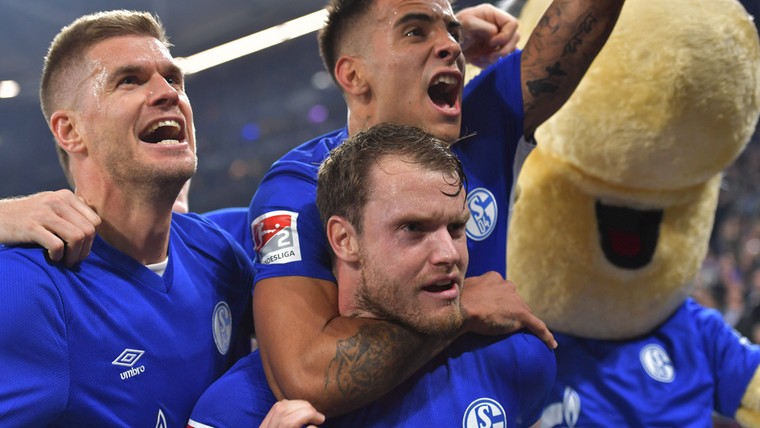 Ouwejan bevestigt topvorm bij Schalke 04, Itakura scoort schitterend