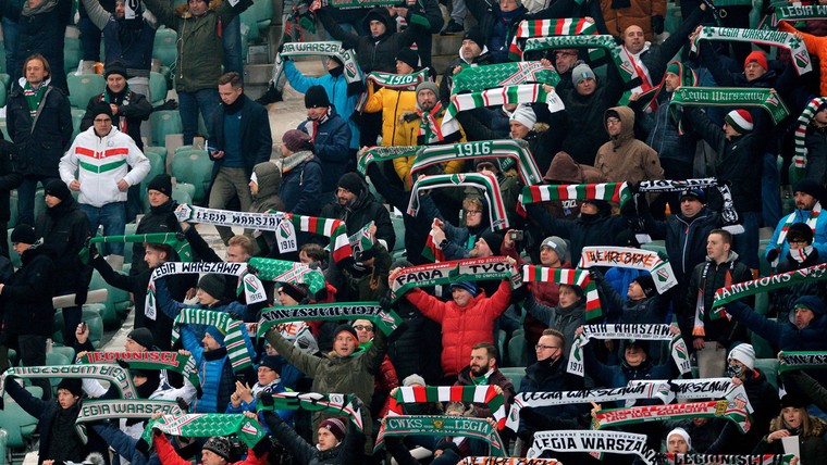 Rampseizoen Legia Warschau krijgt nieuw hoofdstuk met aanval spelersbus