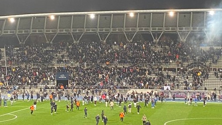 Bekerduel Olympique Lyon in Parijs definitief gestaakt na rellen