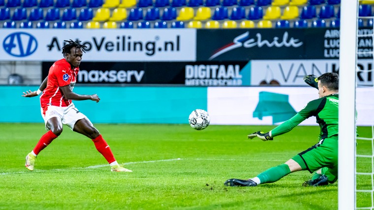 Blessurespook blijft PSV achtervolgen: twee wissels binnen dertig minuten