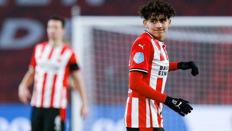 PSV deelt nieuw contract uit: 'Ik geniet van ieder moment dat ik voetballer ben'