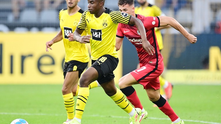 'Eto'o wil Dortmund-talent Moukoko nog voor de Afrika Cup verleiden tot switch'