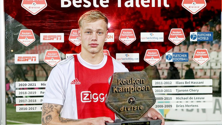 Ajax verlengt contract De Waal en bevestigt huurtransfer