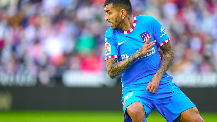 Wereldgoal Atlético Madrid: Correa scoort vanaf de middenlijn