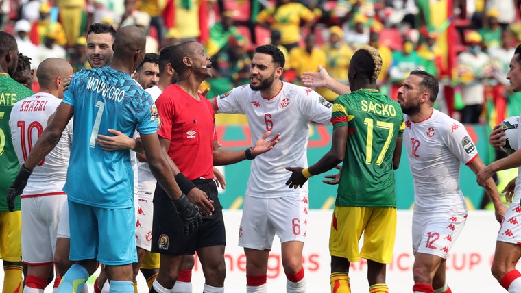 Ongelooflijk: scheidsrechter op Afrika Cup fluit al na 85 minuten af