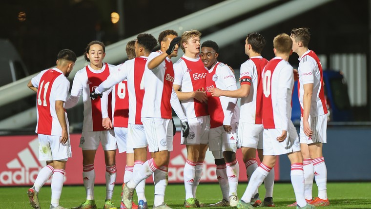 Debutant helpt Jong Ajax aan zege, FC Dordrecht wint opnieuw