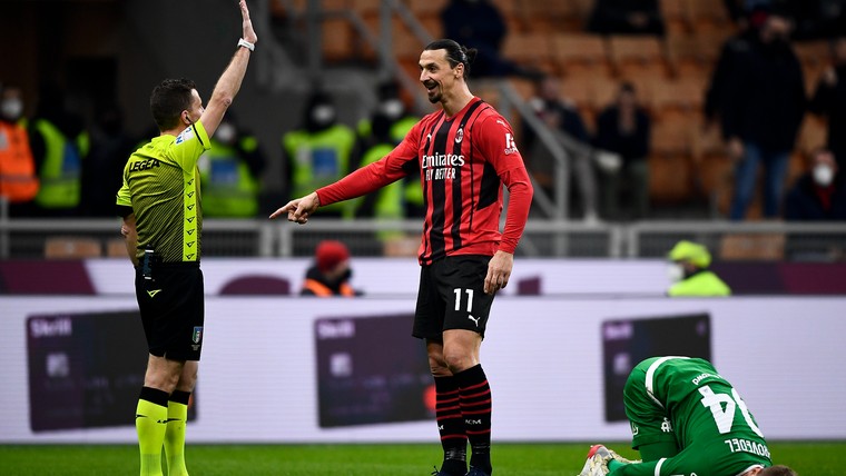 Zlatan voelt mee en troost huilende scheidsrechter 