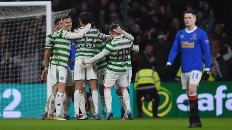 Celtic overrompelt Rangers en trakteert Van Bronckhorst op eerste nederlaag