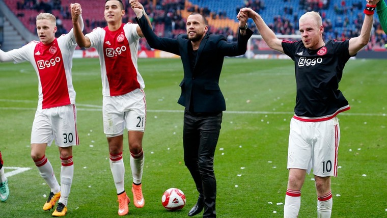 Van de Beek bij Everton: 'assist' van Heitinga en vergelijking met Klaassen