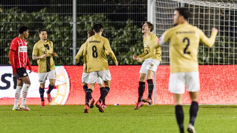 Jong PSV verliest onder toeziend oog van Cocu opnieuw
