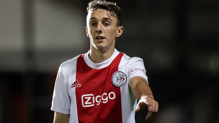 Ajax spreekt vertrouwen uit in Baas met nieuw contract