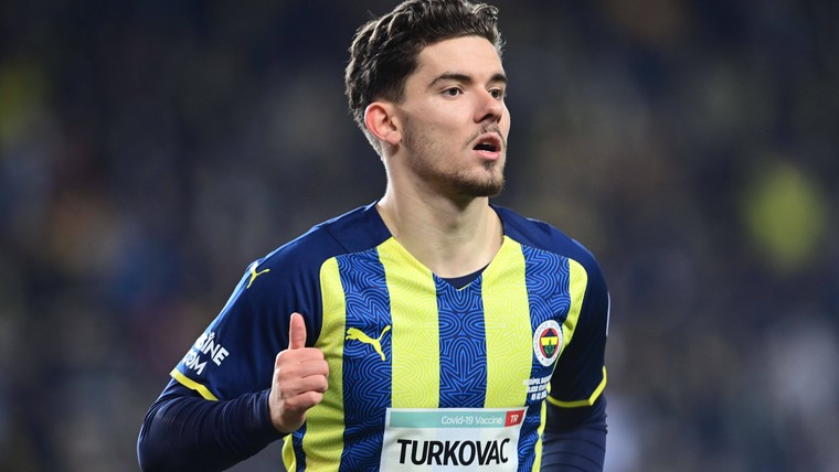 Wervelende Kadioglu geeft verliezend Fenerbahçe hoop