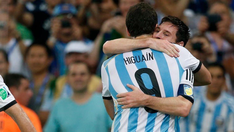 Higuaín tipt Messi voor zijn toekomst: 'Hij kan hier gelukkig worden'