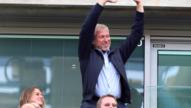 Abramovich doet na ophef stap terug als eigenaar bij Chelsea 