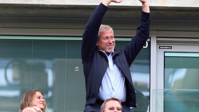 Zwitserse miljardair claimt voorstel om Chelsea te kopen van Abramovich