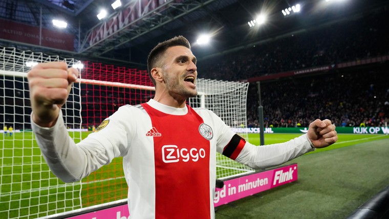 RKC laat koploper Ajax zweten: Tadic zorgt voor opluchting in Amsterdam