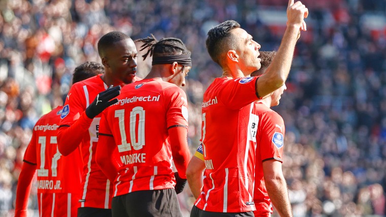 PSV voert druk op Ajax op: gehavend Heracles ontsnapt aan grote nederlaag