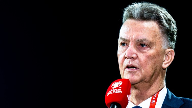 Van Gaal verklaart grote selectie: 'Wil zoveel mogelijk spelers onderwijzen'