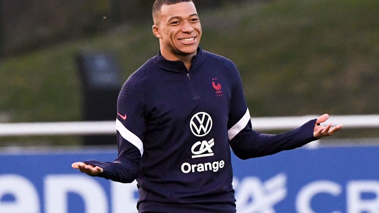 Deschamps reageert op sponsor-rel rond Mbappé: 'Hij doet wat hij moet doen'