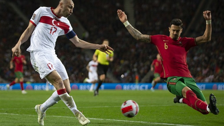 Burak Yilmaz neemt na gemiste penalty en vervlogen WK-droom 'logische beslissing'
