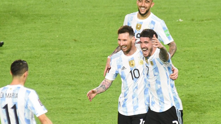 Stralende Messi heeft bij Argentinië wél reden tot lachen en gaat in op toekomst