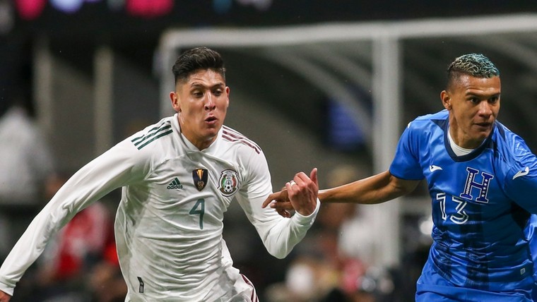 Zeldzame goal Álvarez brengt Mexico op de drempel van WK