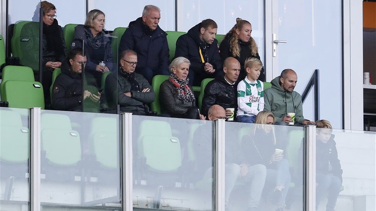 13. FC Groningen: nadeel van gifgroene stoeltjes is dat het opvalt als ze onbezet blijven