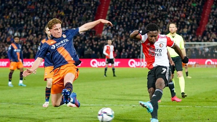 Sinisterra en Linssen helpen stroperig Feyenoord aan moeizame zege