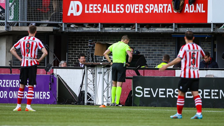 Sparta en Heerenveen sprokkelen verder in duel vol controverse
