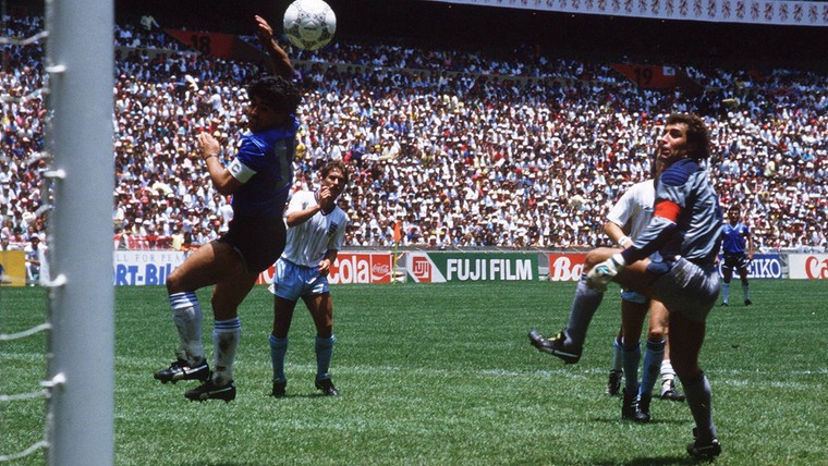 Iconisch WK-shirt Maradona geveild, alleen is er één grote maar