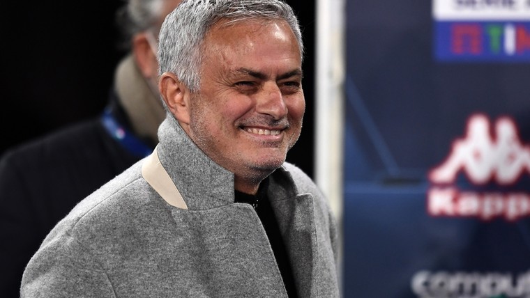 Einde van Panini-tijdperk levert Mourinho bijbaan als 'sticker manager' op