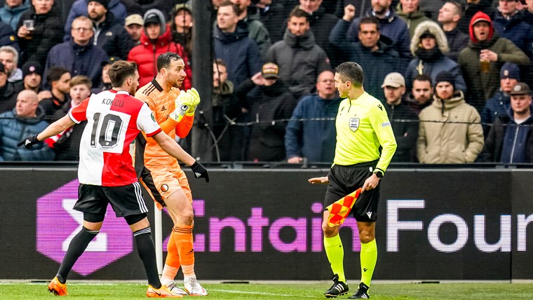 Verhitte sfeer in De Kuip: Feyenoord-assistent Pusic krijgt rood na opstootje
