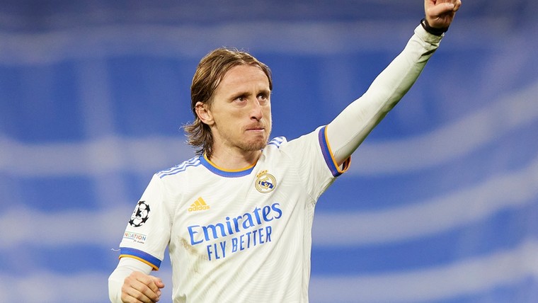 Bejubelde Modric geniet van magie Bernabéu: 'Opgeven is geen optie' 